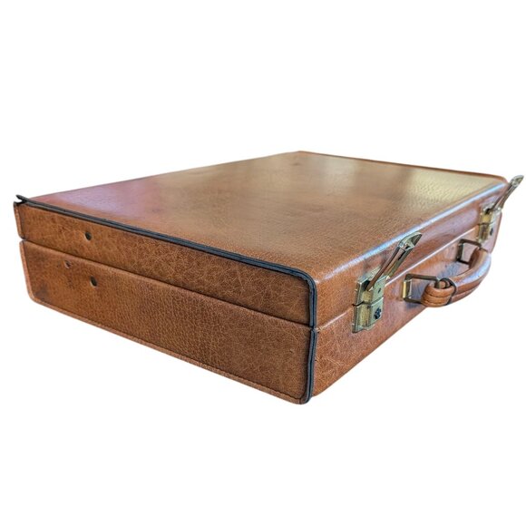 Vintage 1950/1960s Faux Leather Briefcase w locking latch - 2 keys included - Picture 16 of 16